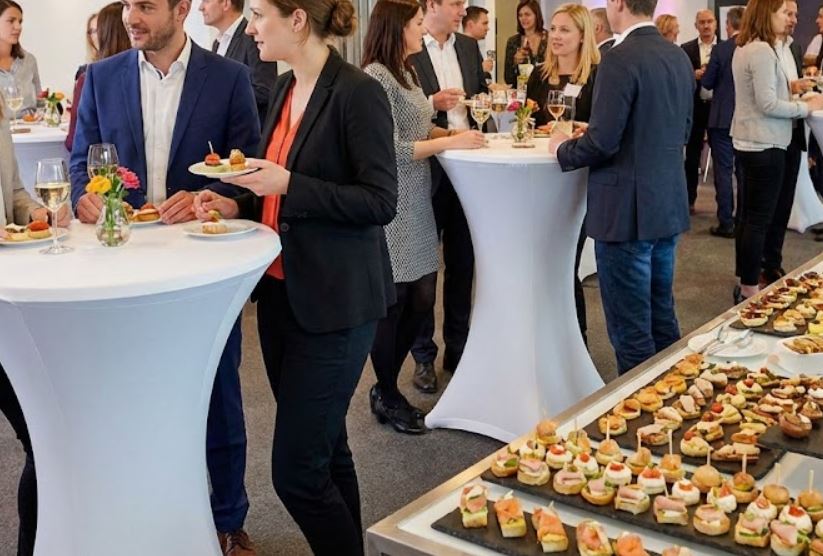 Фуршет или банкет: какой формат подойдет именно вам?